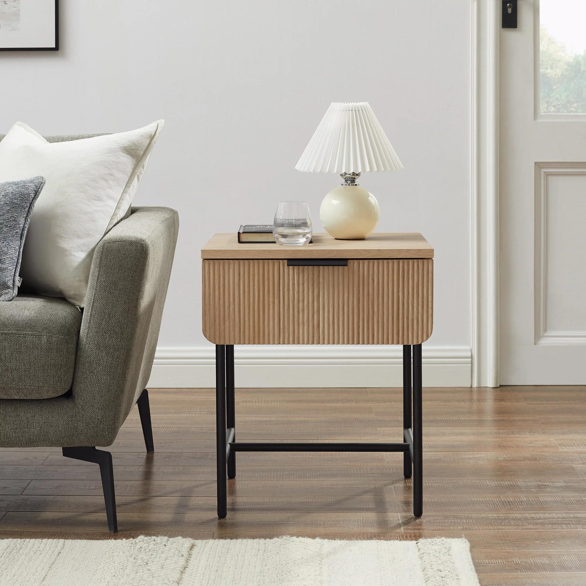 Walker Edison 18.5" Reeded 1-Drawer Side Table - Coastal Oak/ Black
