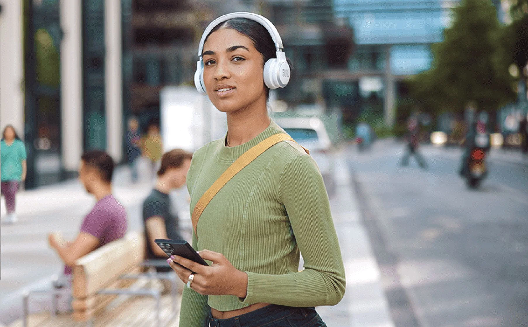 JBL Live 670NC - Wireless On-Ear Headphones