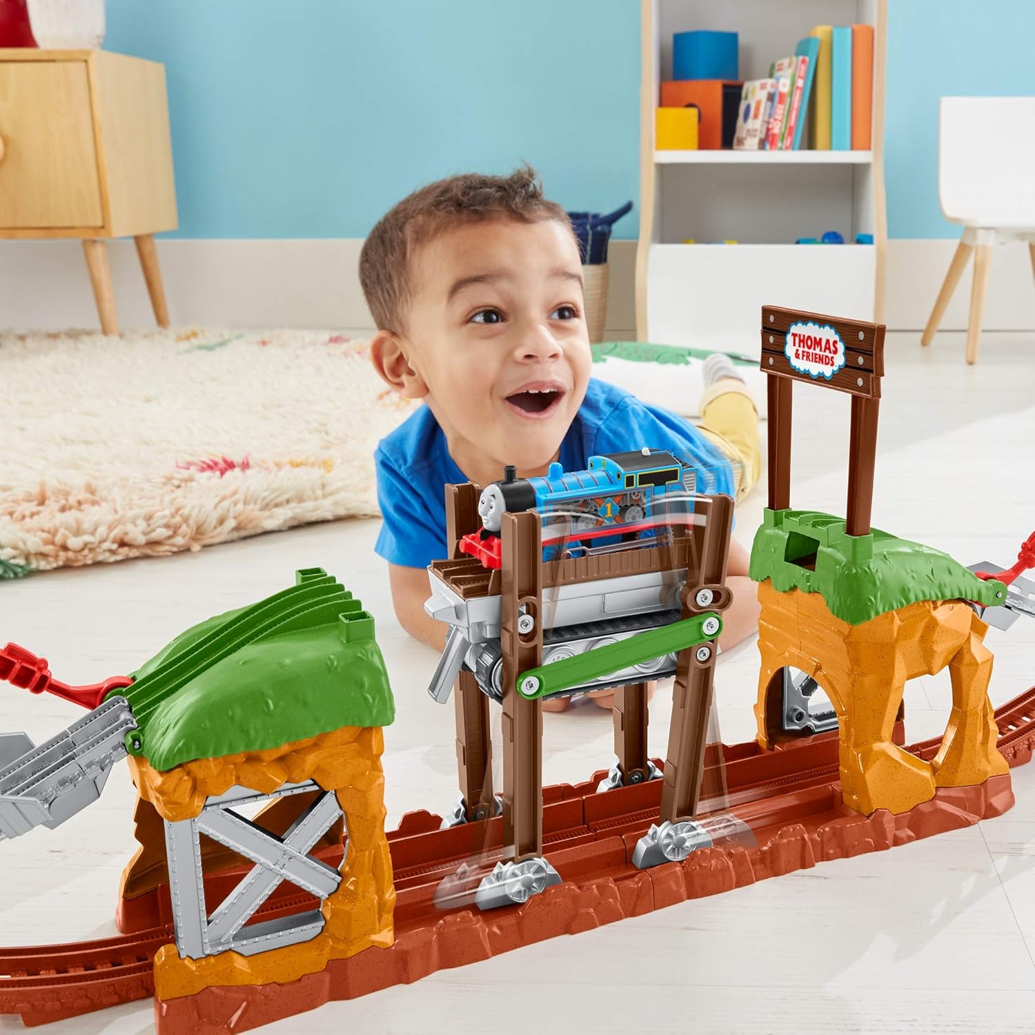 Thomas & Friends Walking Bridge train set, playset with motorized train for preschoolers ages 3 and older Pack of 2