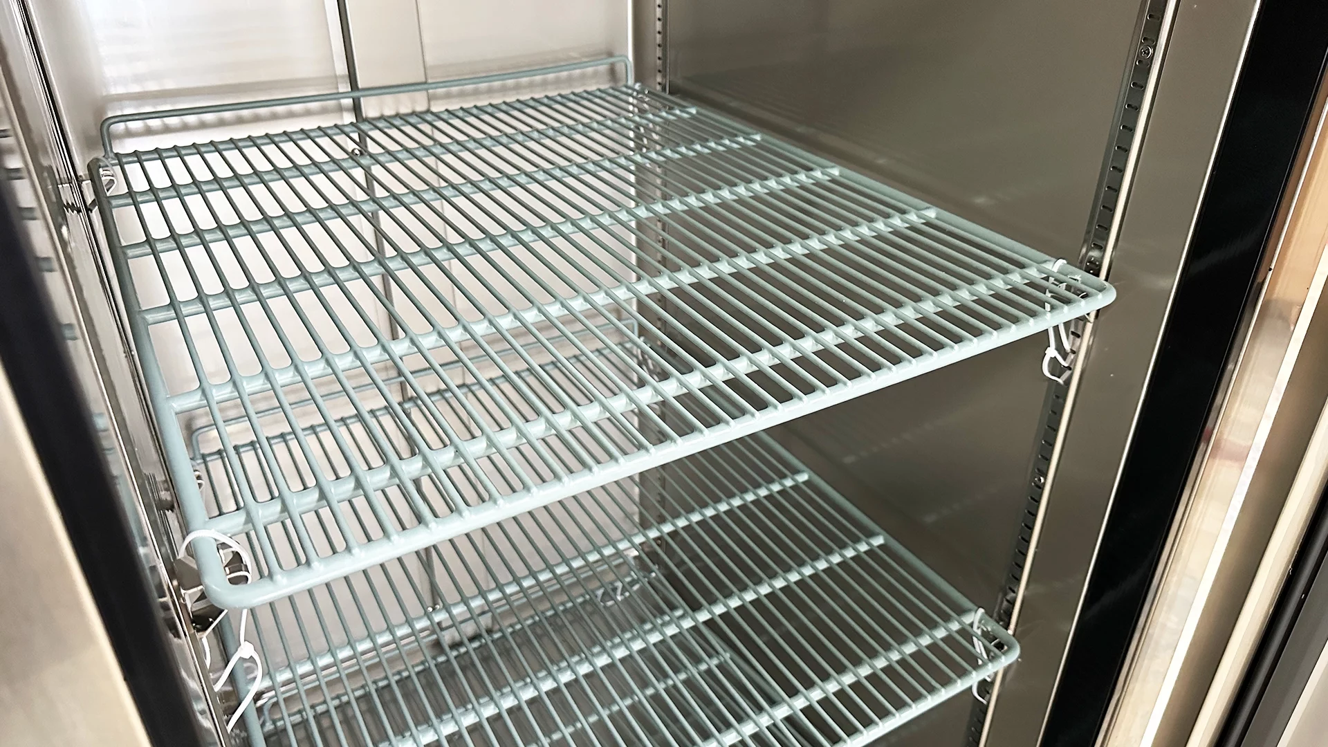 NSF Solid Door Reach-In Freezer 1 Door Freezer C28F