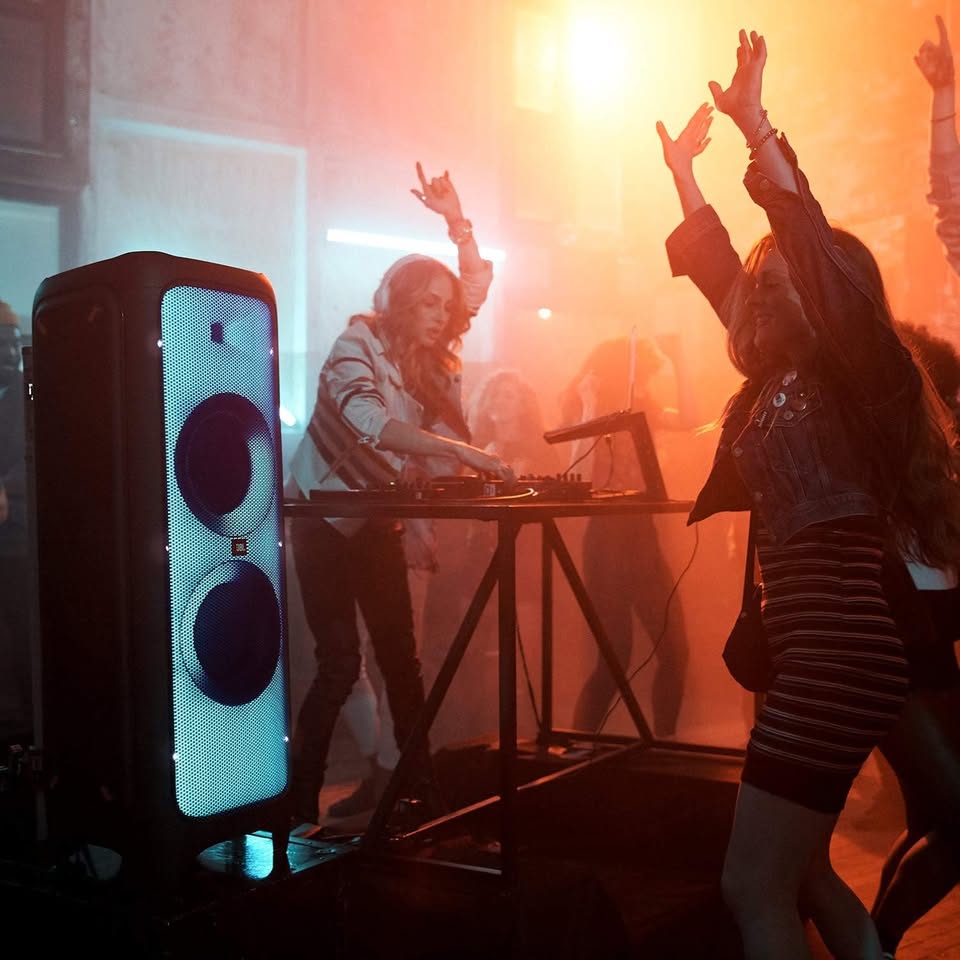 JBL PartyBox 1000 - High-performance wireless Bluetooth party speaker, black