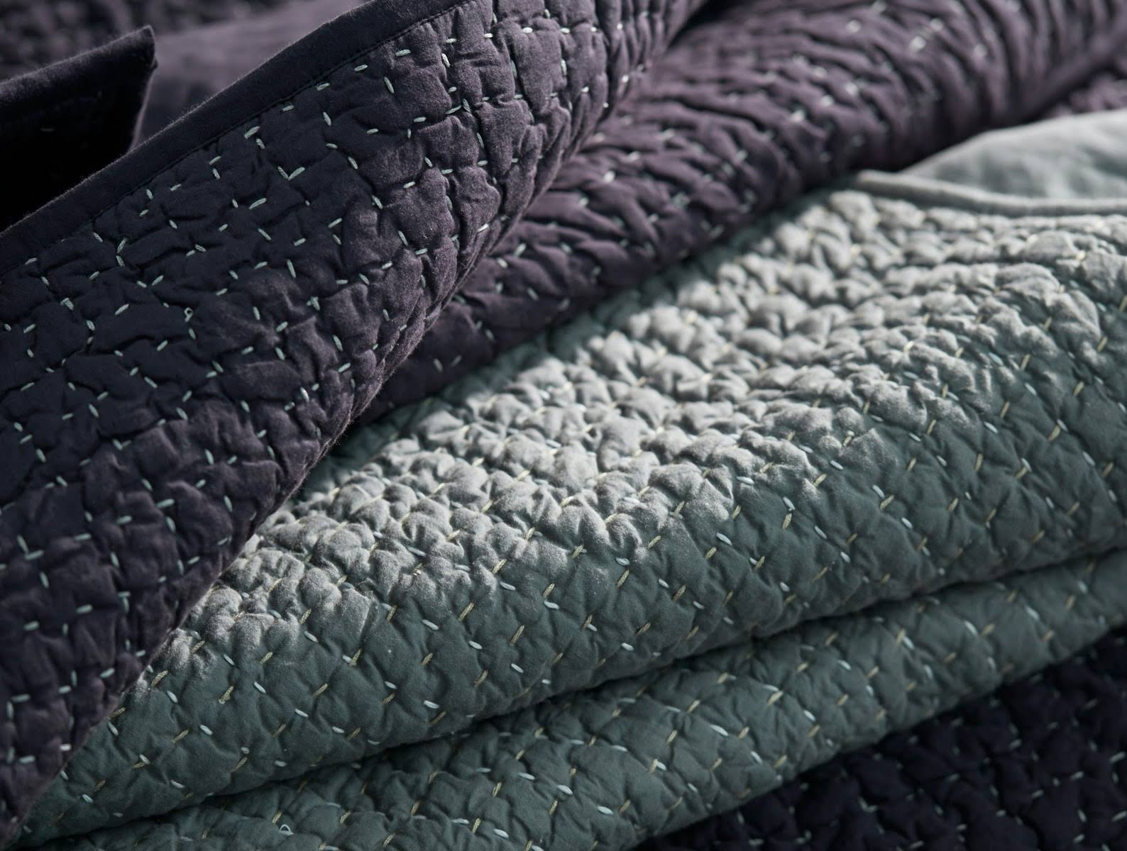 Coyuchi Pebbled Handstitched Organic Quilt, Slate, Full/Queen