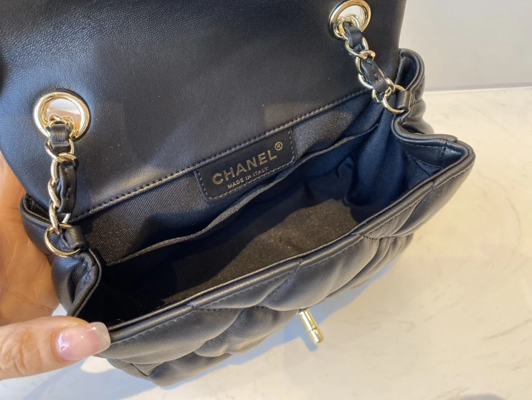 Chanel Small Flap Bag Gold Hardware Black For Women, Women&rsquo;s Handbags, Shoulder Bags 7.5in/19cm AS2232