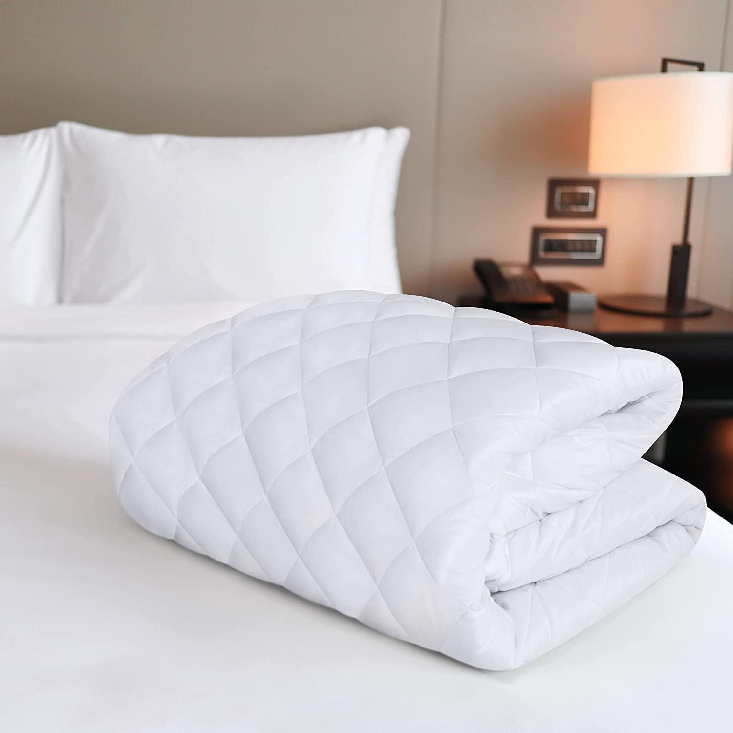 Utopia Bedding Quilted Fitted Mattress Pad (California King) - Elastic Fitted Mattress Protector - Mattress Cover Stretches up to 16 Inches Deep
