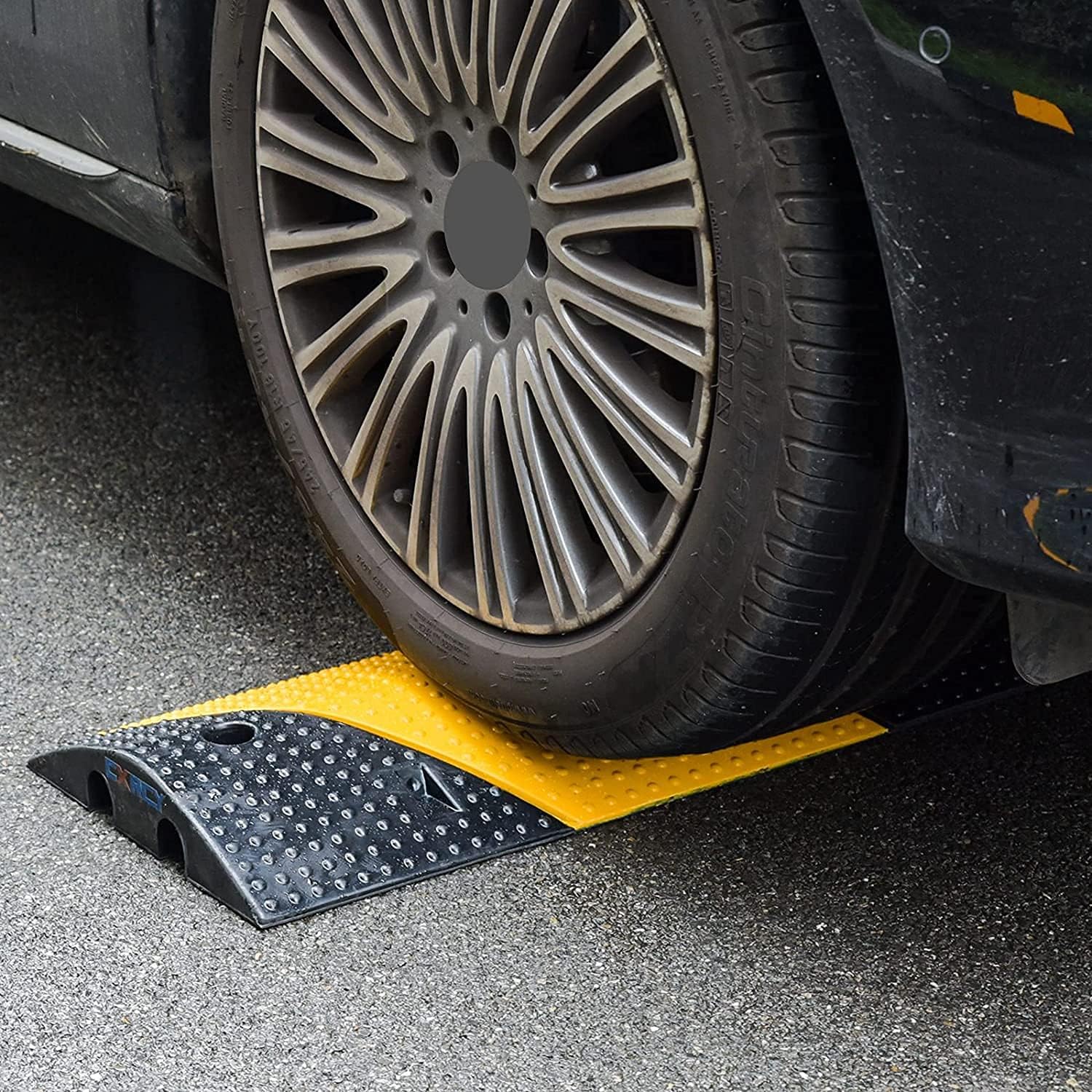 CXRCY Rubber Speed Bumps 1 Pack 2-Channel 3FT Modular Traffic Driveway Speed Bump Hump Heavy Duty Cable Protector Ramp with 3 Bolts for Asphalt