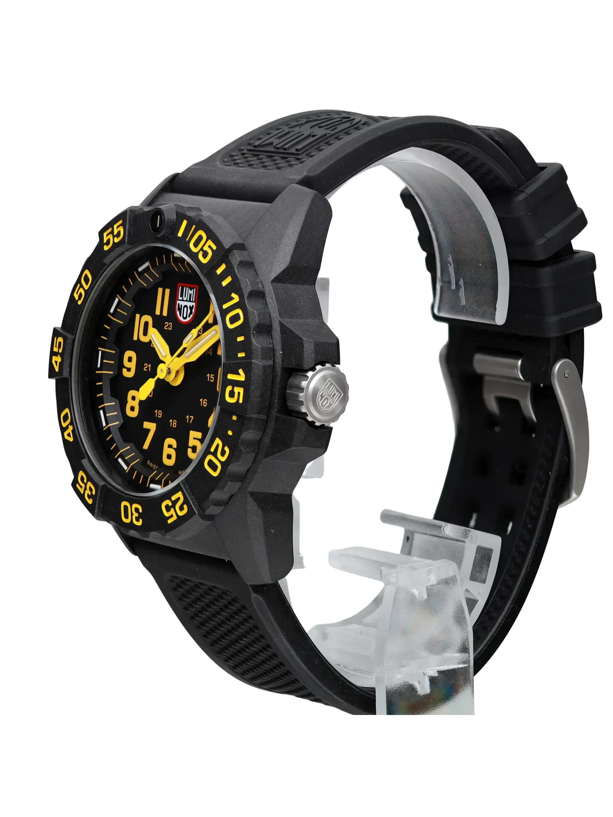 Luminox Navy SEAL Trident Divers Carbon Black Dial Mens Quartz Watch XS.3505.L