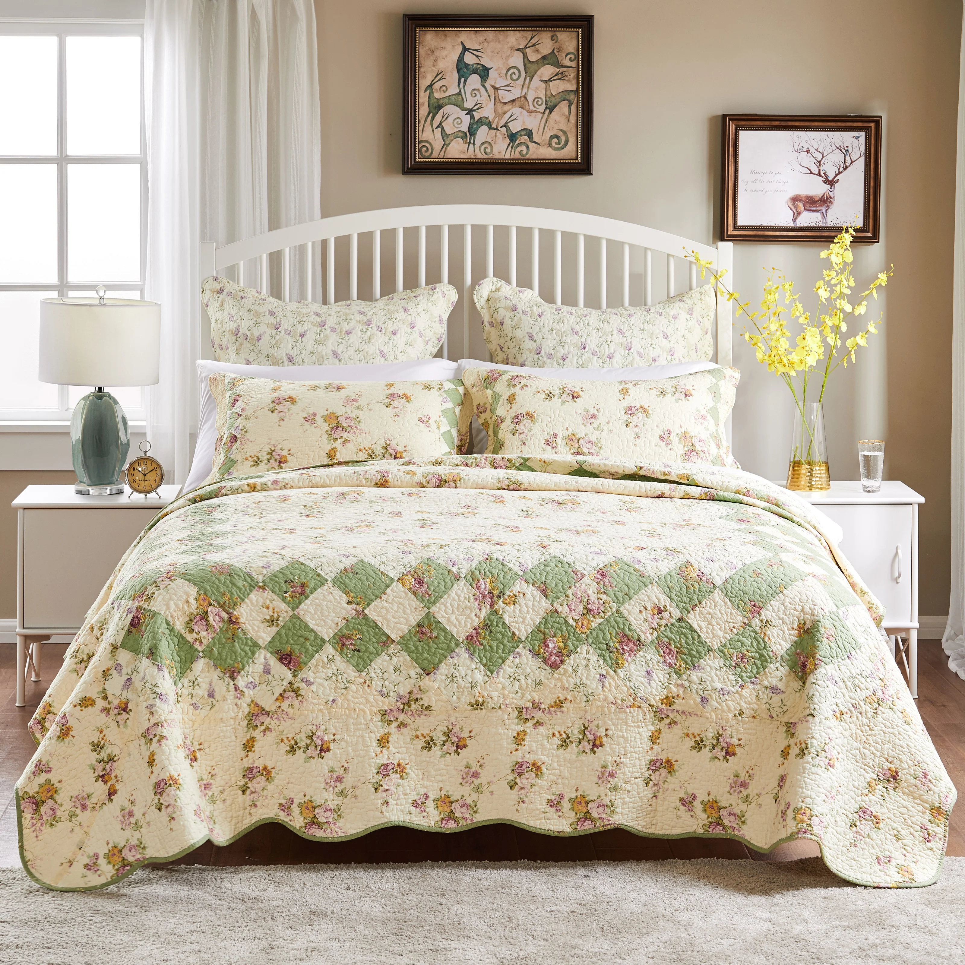 Global Trends Bloomfield Ivory 100% Cotton Patchwork Floral Reversible Oversized Quilt and Pillow Sham Set, 3-Piece Full/Queen