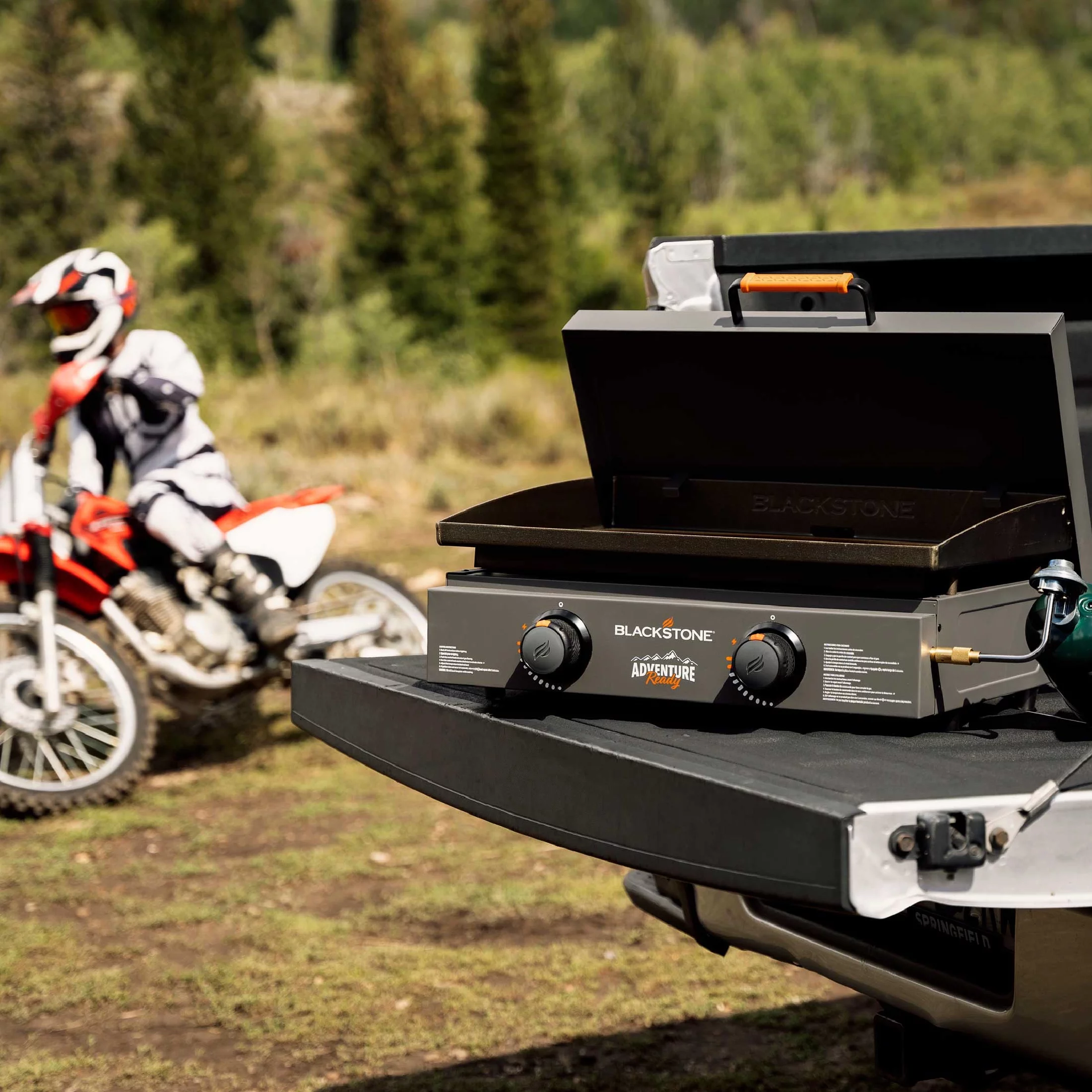 Blackstone Adventure Ready 2-Burner 22 Propane Griddle with Hard Cover in Black