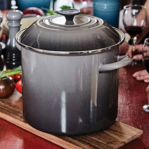 Le Creuset Signature Cast Iron 16-Piece Oyster Cookware Set