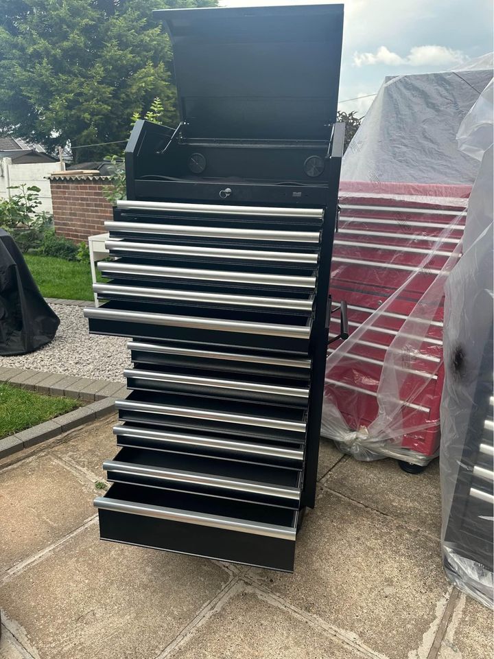 Halfords Advance cabinet Tool Box 12 drawer Slow Close Bottom brand new Top Used Good Condition￼.