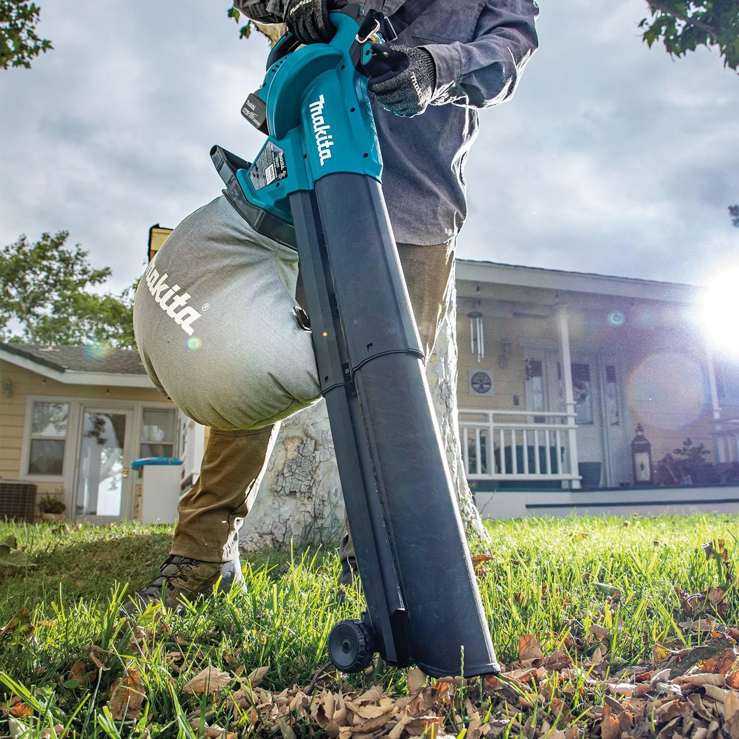 Makita XBU07SM1 18V LXT&reg; Brushless Blower/Vacuum Mulcher Kit (4.0Ah)