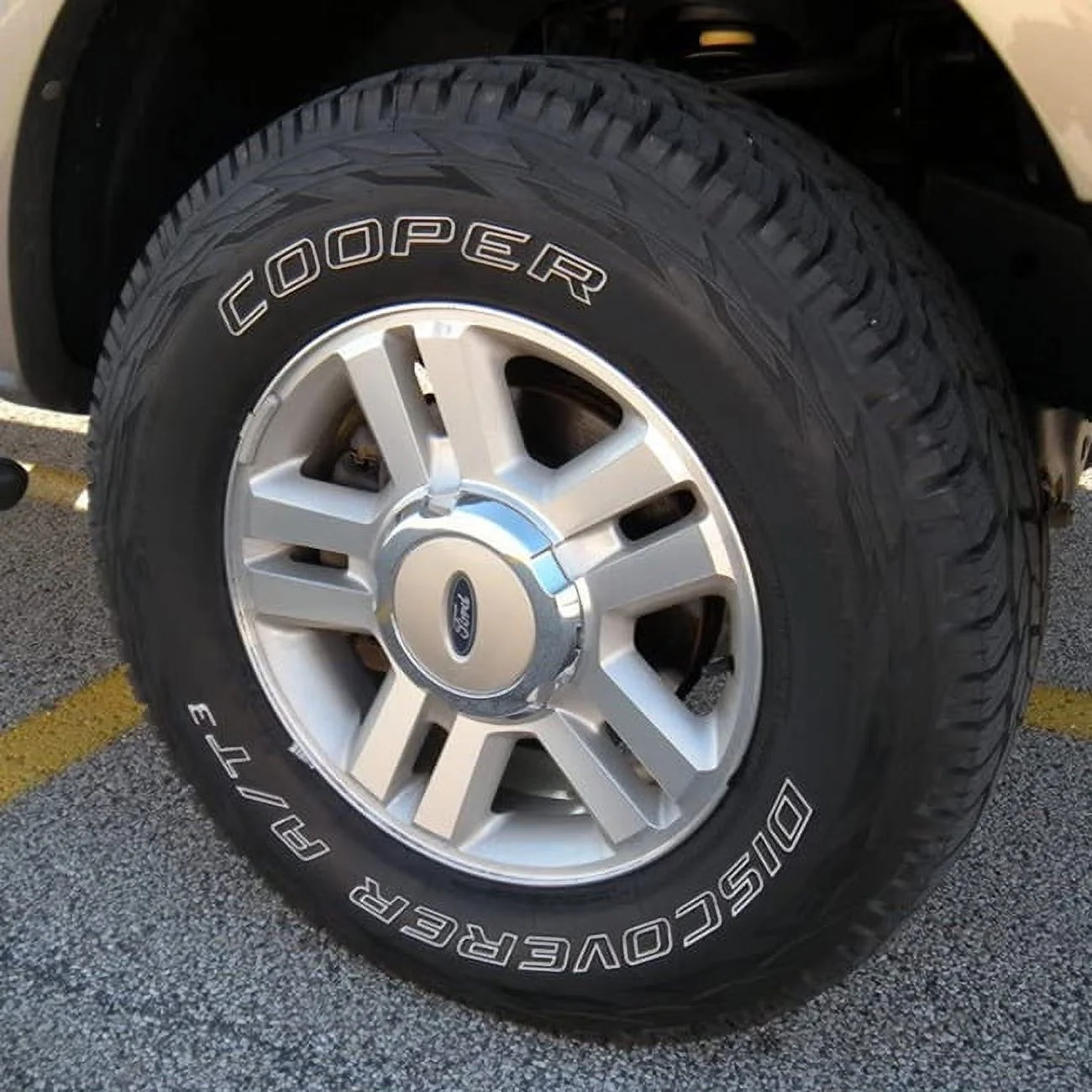 Cooper Discoverer A/T3 245/75R16 111 T Tire - Radiant Selections