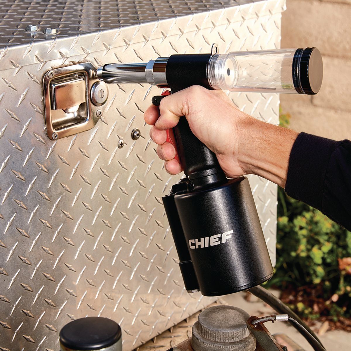 CHIEF 1/4 in. Professional Air/Hydraulic Riveter