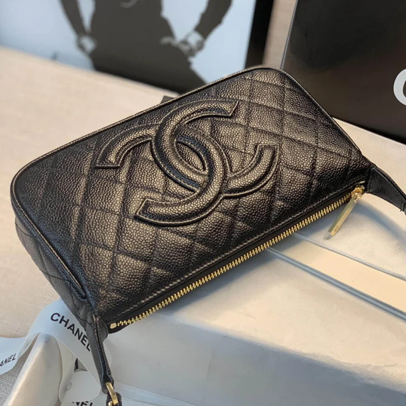 Chanel Grained Leather Hobo Bag B01960
