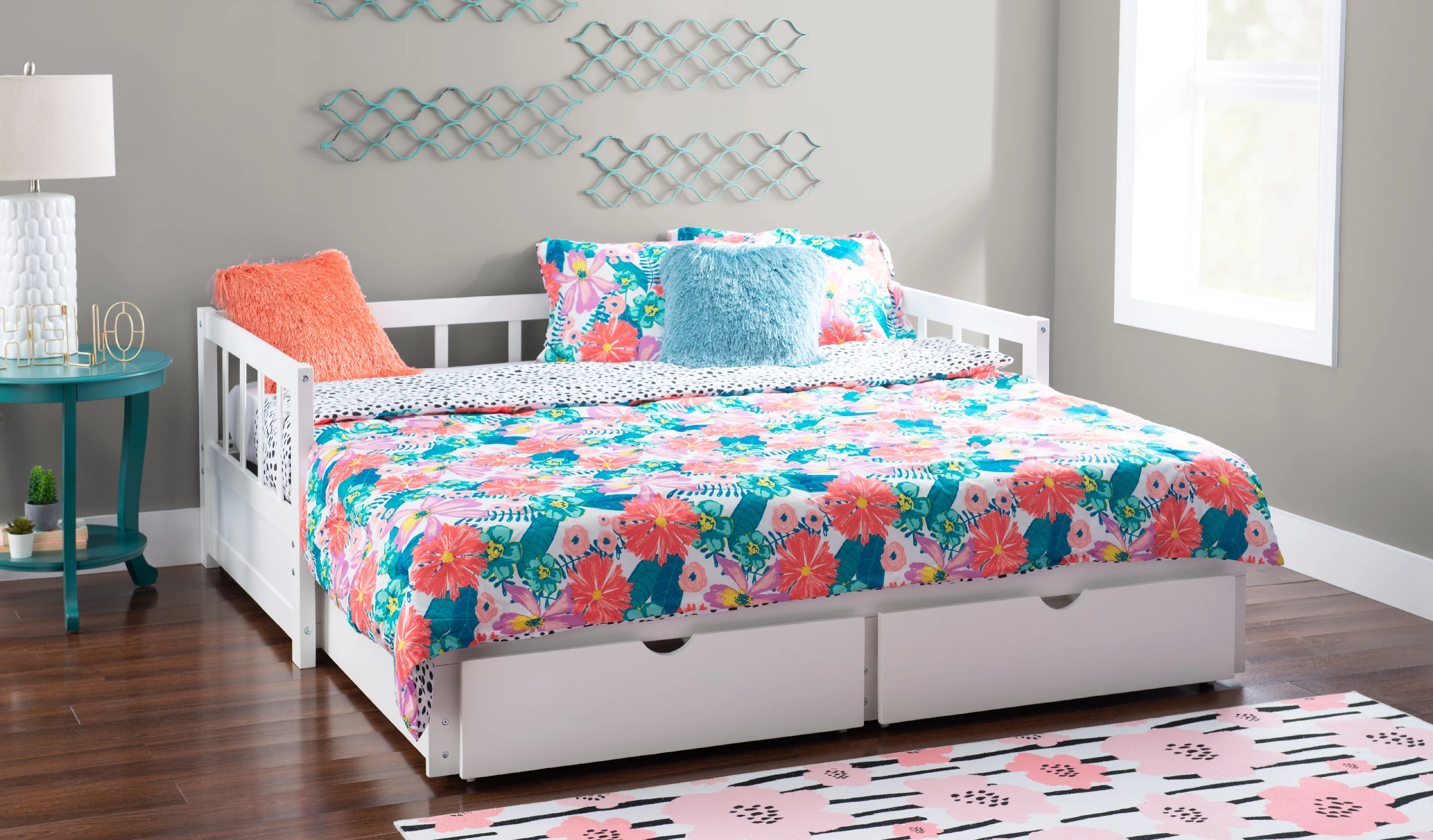 Galewood 2-Drawer Convertible Twin to King Daybed, White