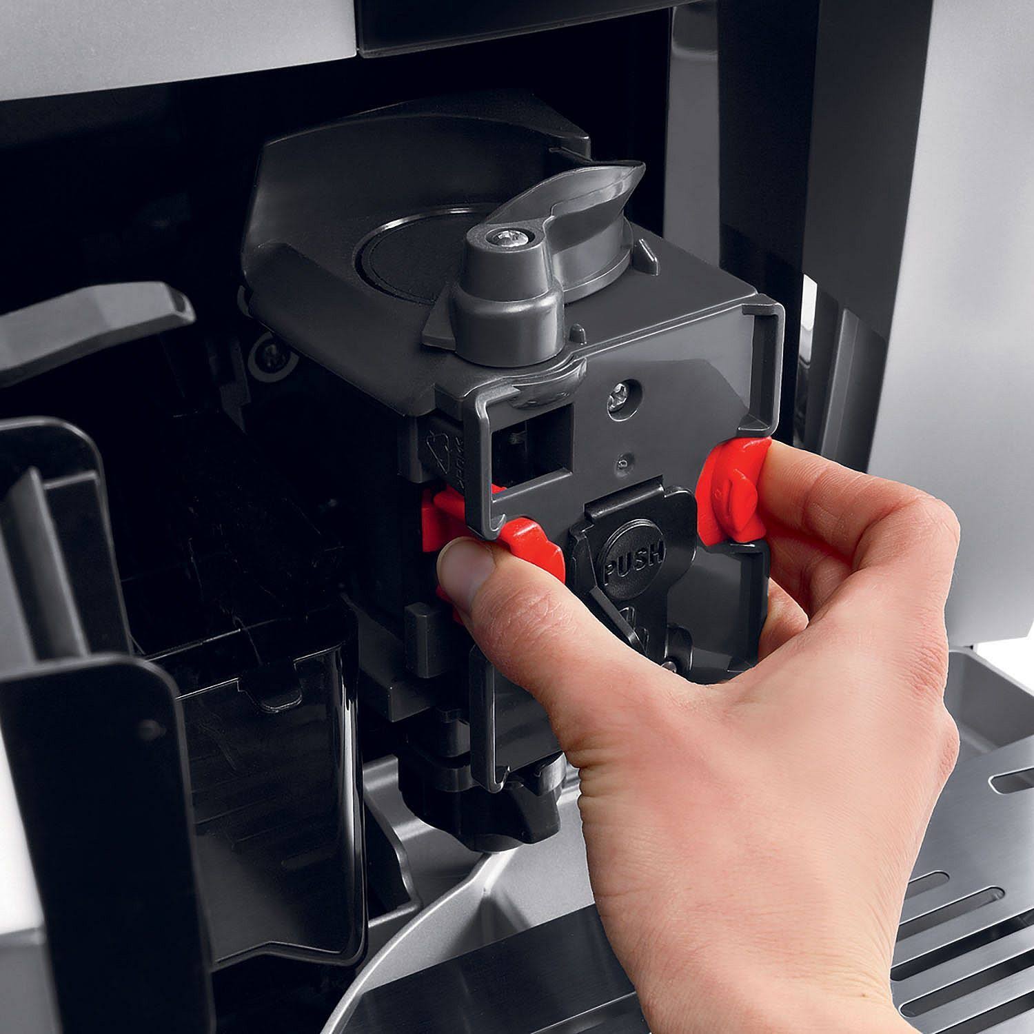 De&Longhi ESAM04110B Magnifica Semi-Automatic Espresso Machine