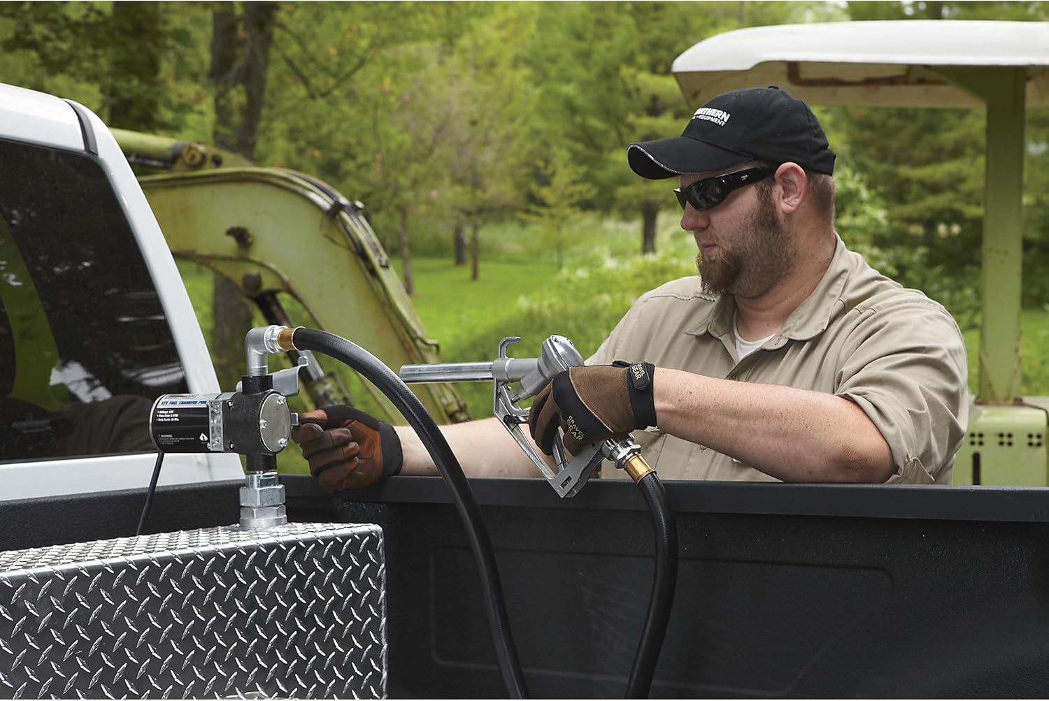 Roughneck 12V Fuel Transfer Pump - 8 GPM, Manual Nozzle, Hose