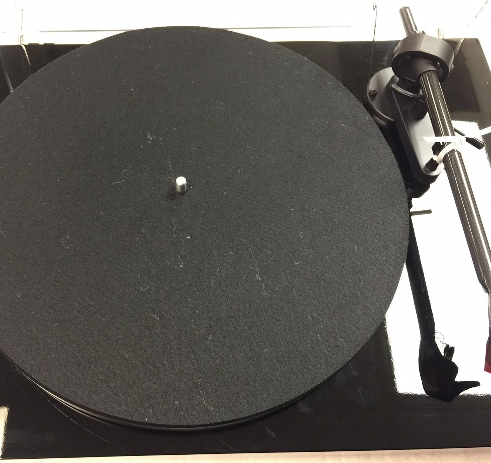 Pro-Ject Debut Carbon DC Gloss Black Open Box Turntable w/ Minor Cosmetic Damage