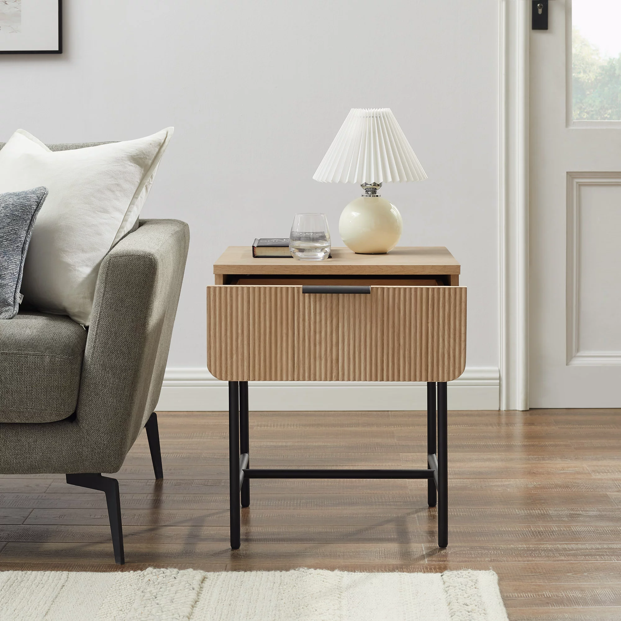 Walker Edison 18.5" Reeded 1-Drawer Side Table - Coastal Oak/ Black