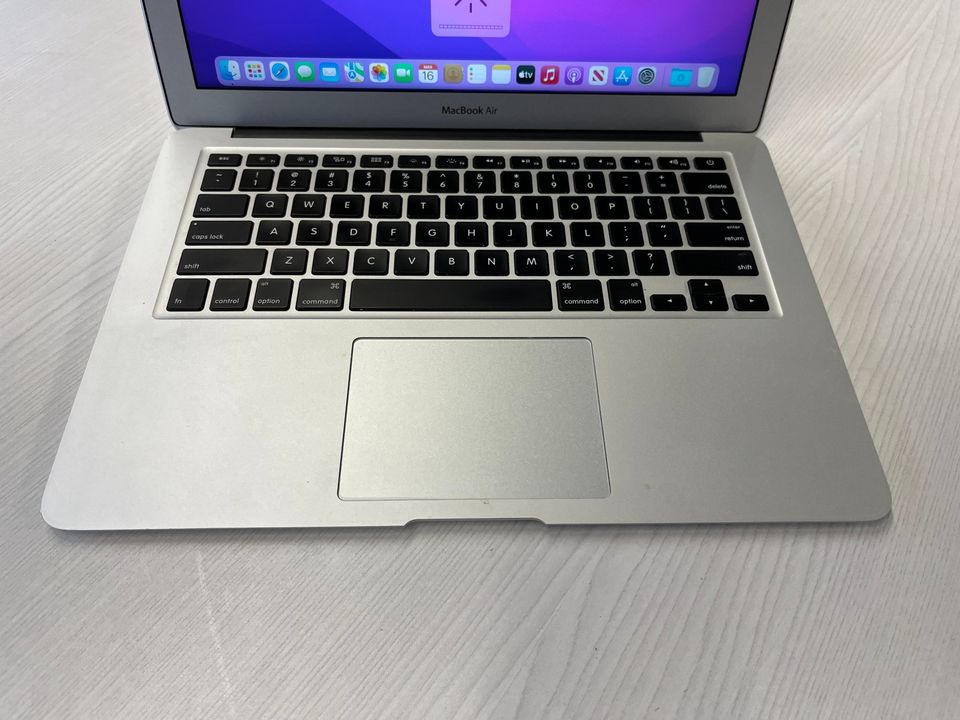 2020 Apple MacBook Air laptop: Apple M1 chip, 13-inch retina display, 8GB RAM, 512GB.