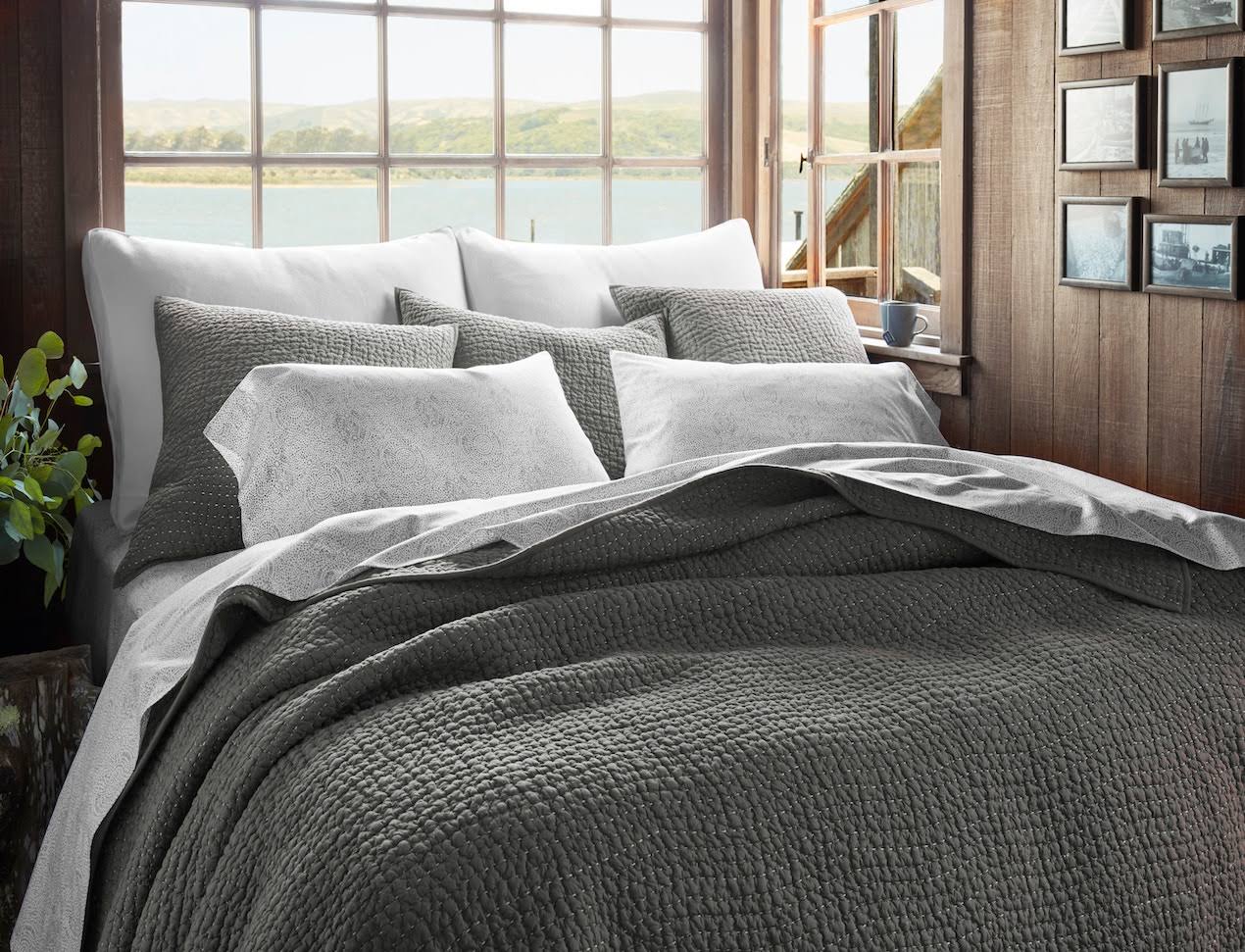 Coyuchi Pebbled Handstitched Organic Quilt, Slate, Full/Queen