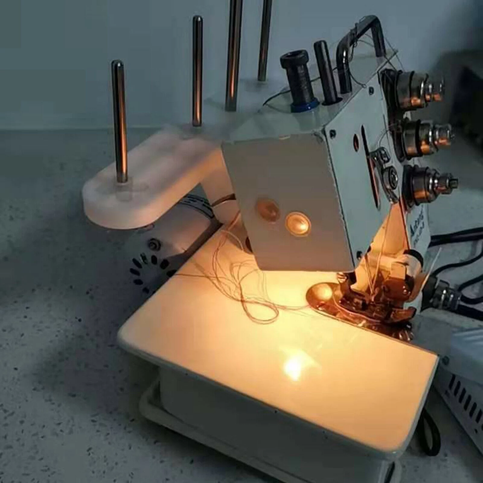 Miumaeov 4 Thread Overlock Serger Sewing Machine Household Sewing Machine+Foot Controller DP5 * 80-95 1200 Stitches/Minute