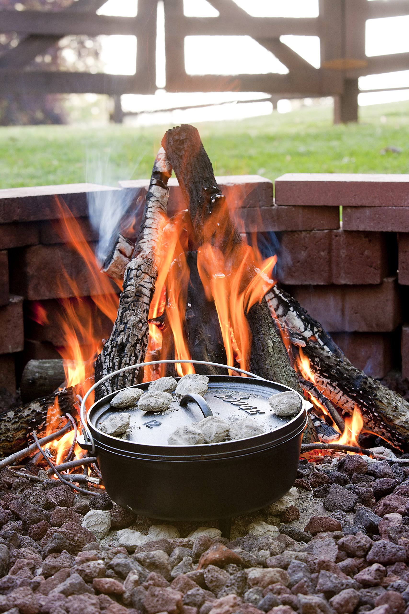 Lodge Cast Iron Camp Dutch Oven 6-Quart
