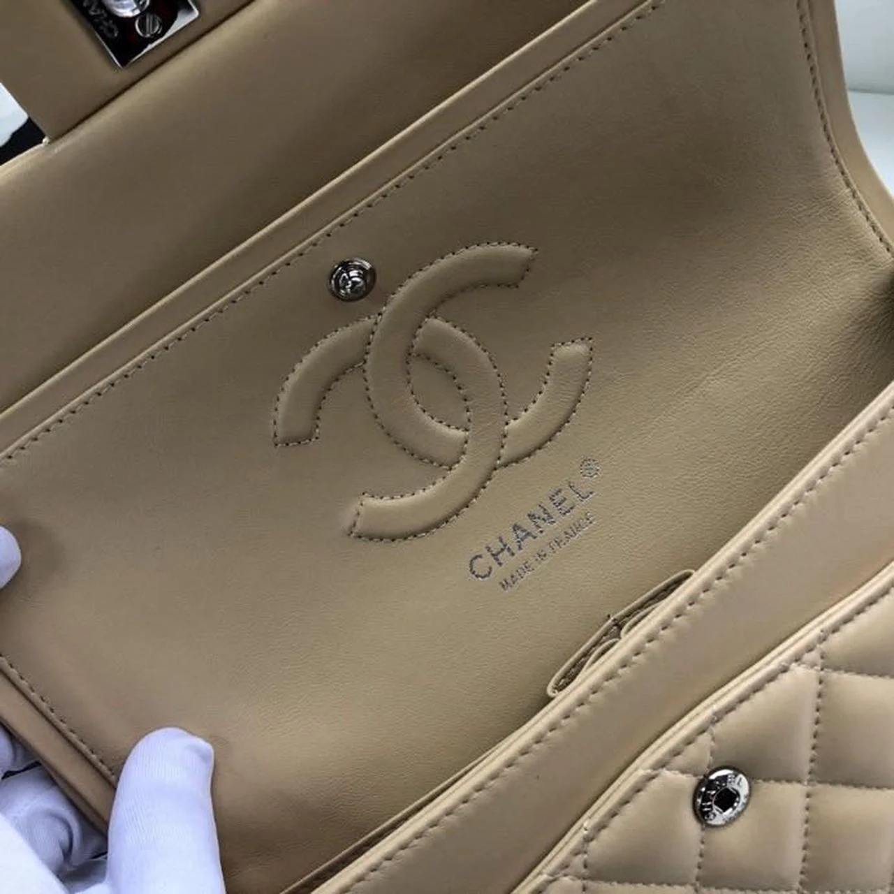 Chanel Classic Handbag Silver Hardware BeigeFor Women, Women&rsquo;s Bags, Shoulder And Crossbody Bags 10.2in/26cm A01112