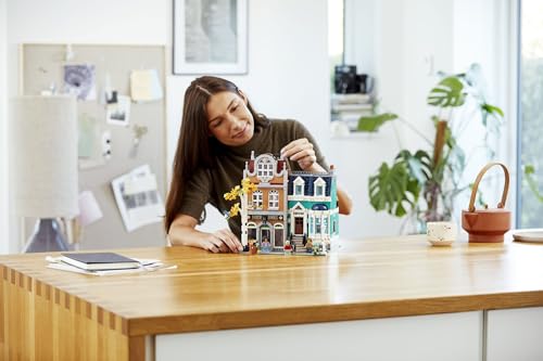 LEGO Creator Expert Bookshop 10270 Modular Building, Home D&eacute;cor Display Set for Collectors, Advanced Collection