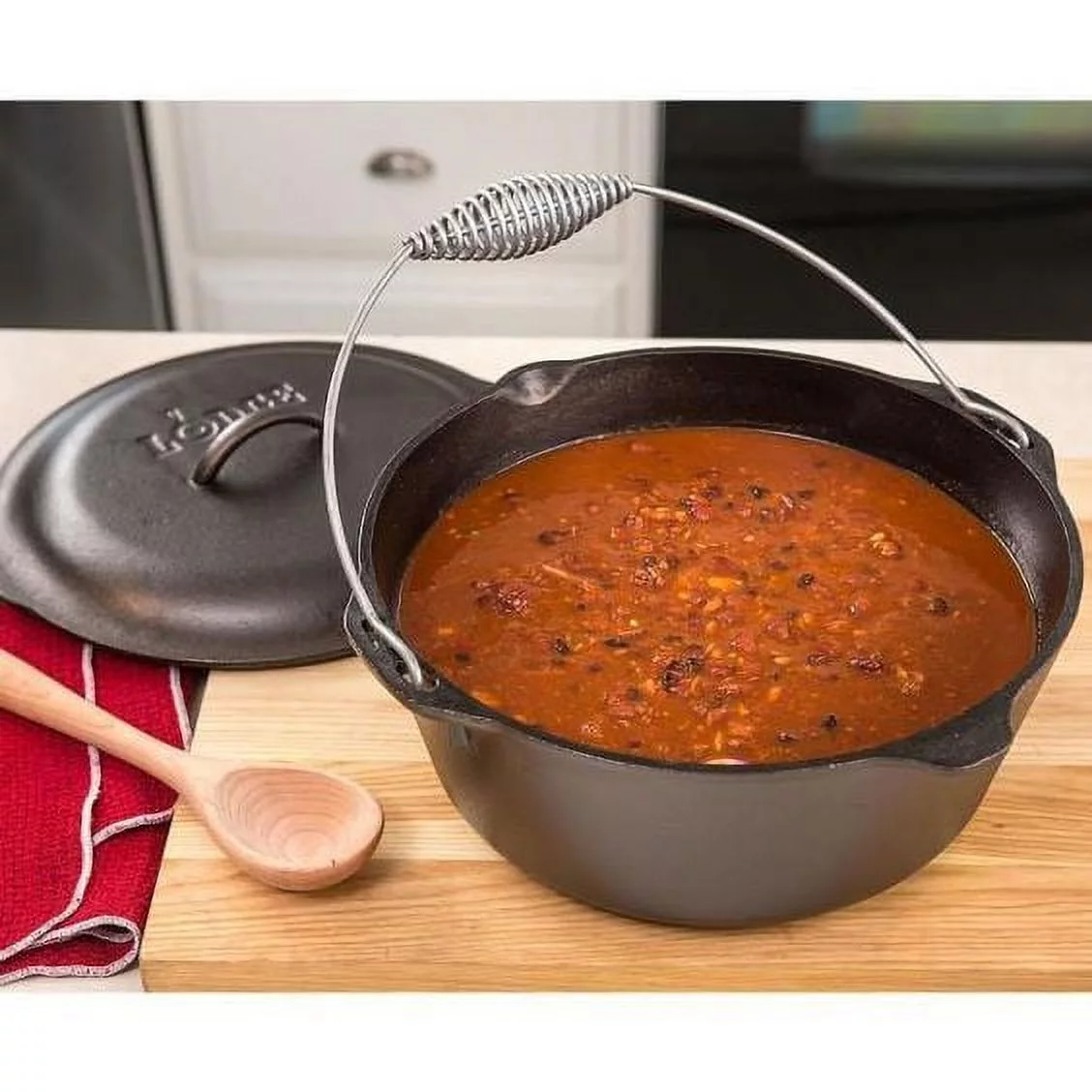 Lodge Cast Iron 5 Quart Seasoned Dutch Oven with Bail Handle
