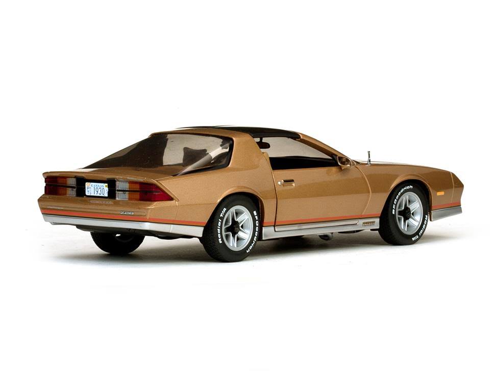 1982 Chevrolet Camaro Gold 1/18 Diecast Model Car by Sunstar