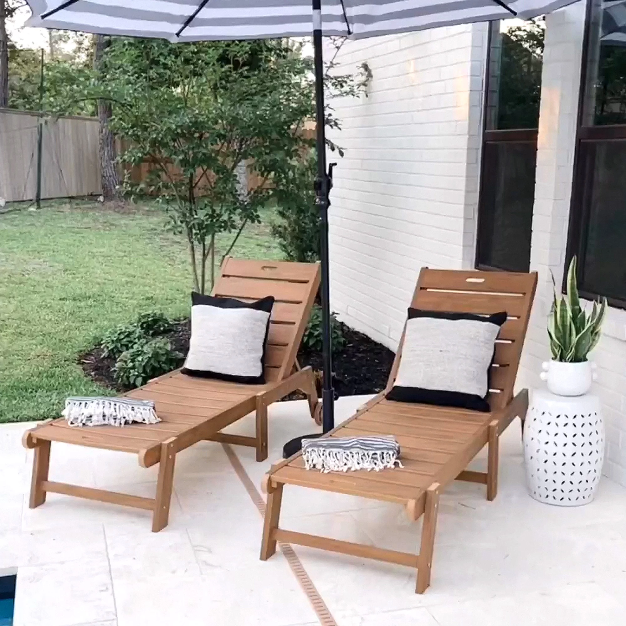 Dextrus Patio Chaise Lounge Chair With Wheel, Weather Resistant Poly Resin Fire Pit Chairs for Patio Pool Deck Lawn and Garden, Brown