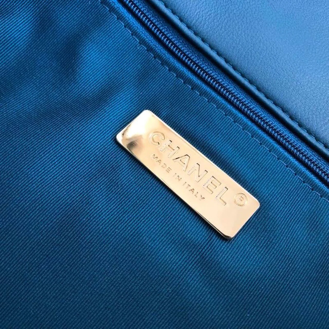 Chanel 19 Maxi Handbag Teal For Women, Women&rsquo;s Bags, Shoulder And Crossbody Bags 14in/36cm AS1162