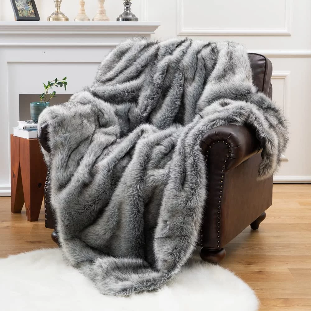 Battilo Luxury Faux Fur Blanket, Extra Large Faux Fur Throw Blankets for Sofa, Bed, Super Soft, Fluffy, Decorative Bed Blanket, Perfect Gift