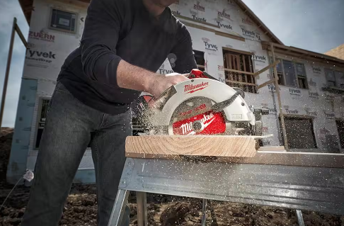 Milwaukee M18 18V Lithium-Ion Brushless Cordless 7-1/4 in. Circular Saw