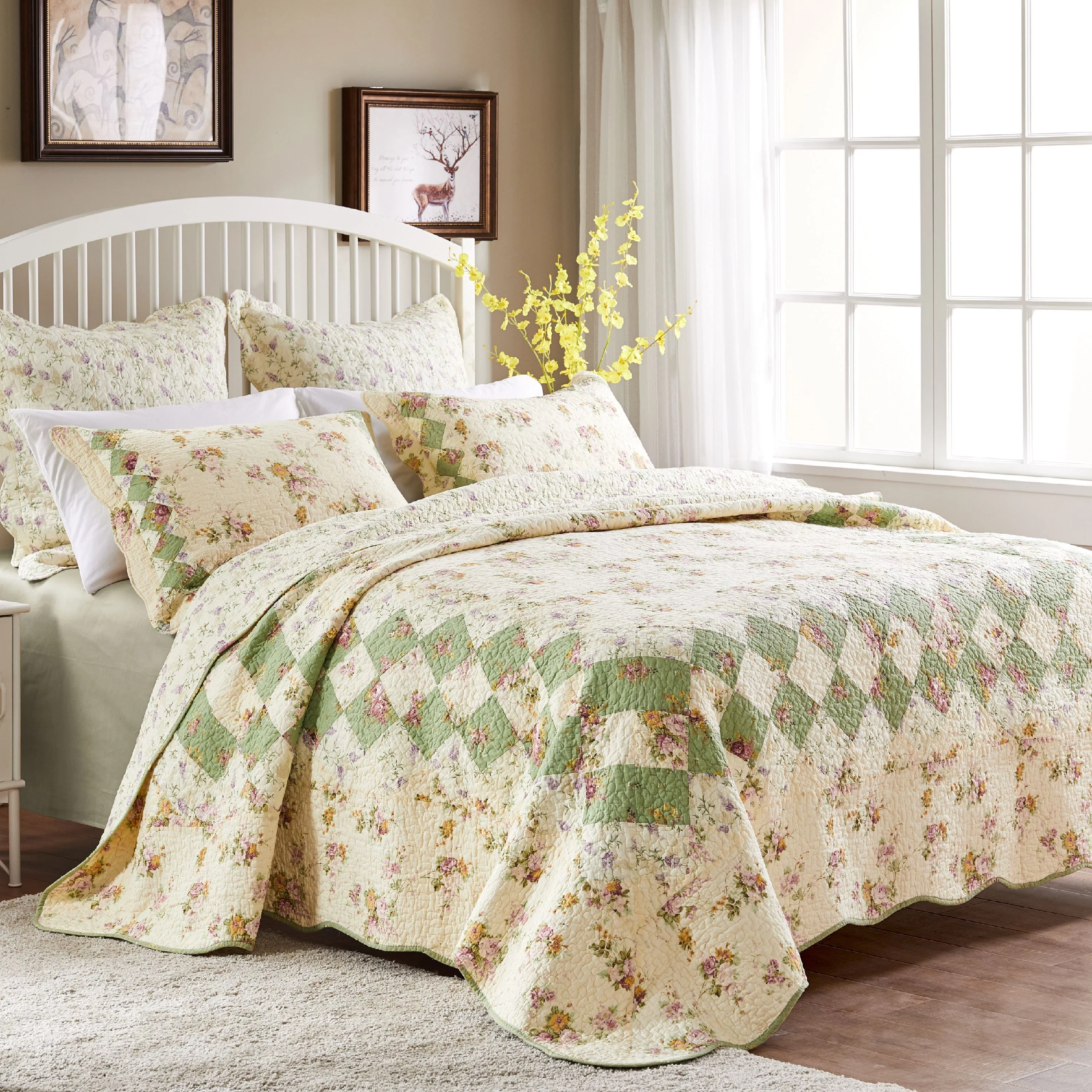Global Trends Bloomfield Ivory 100% Cotton Patchwork Floral Reversible Oversized Quilt and Pillow Sham Set, 3-Piece Full/Queen