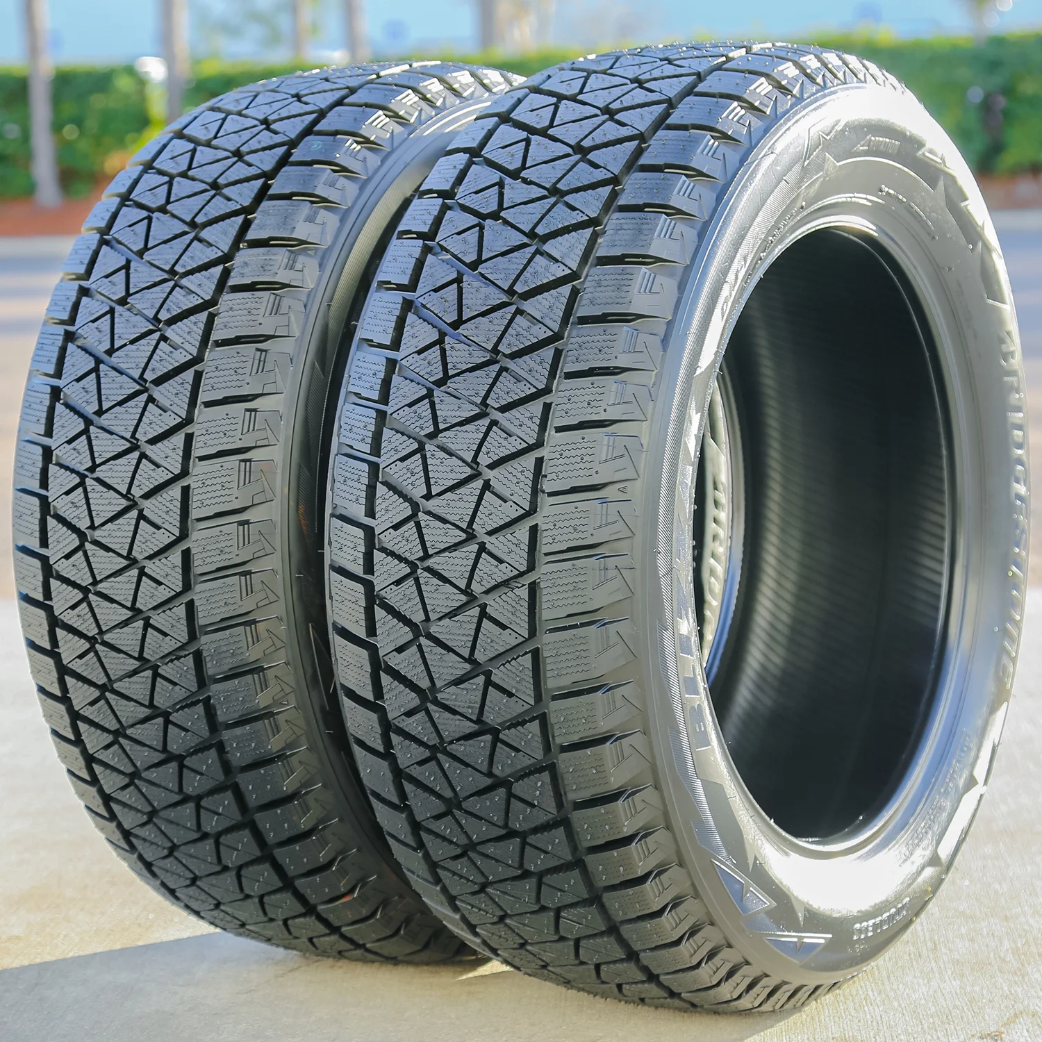 Set of 4 (FOUR) Bridgestone Blizzak DM-V2 215/70R16 100S (Studless) Snow Winter Tires