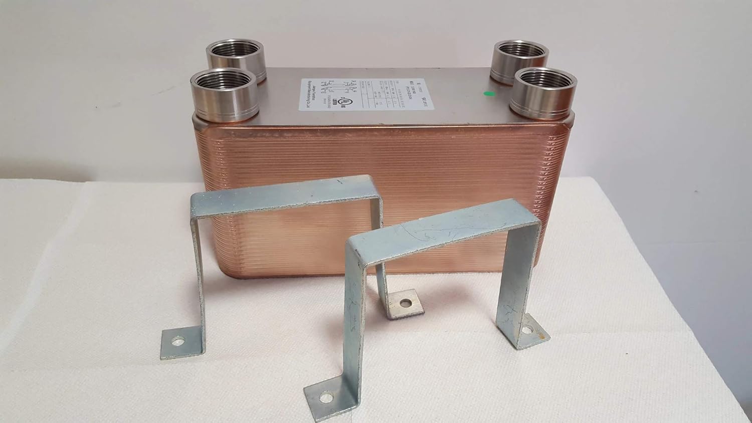 60 Plate Water to Water Brazed Plate Heat Exchanger 1 1/4" FPT Ports w/Brackets