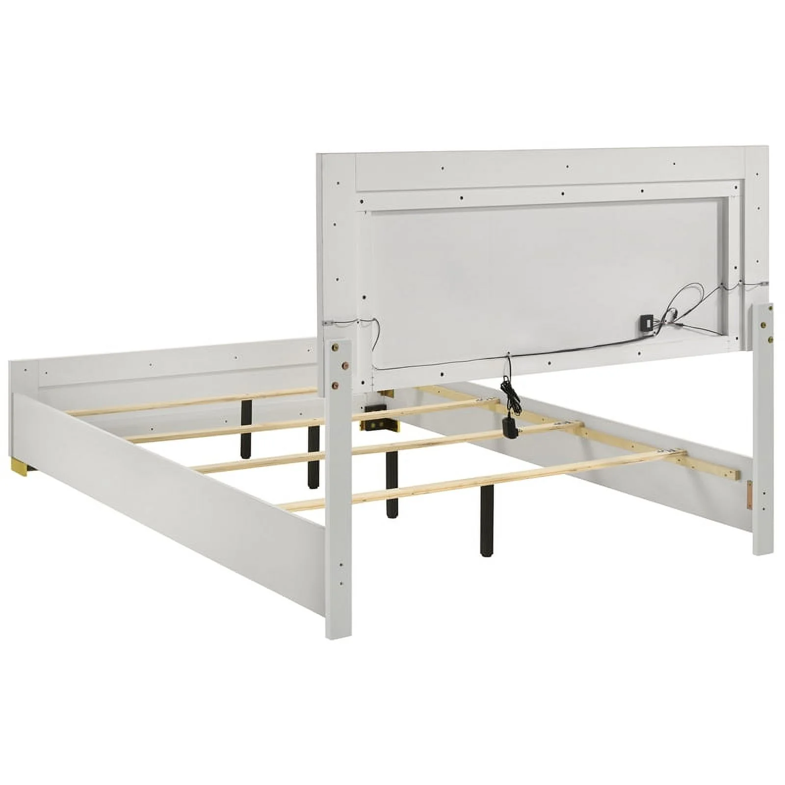 Pemberly Row 5-piece Contemporary Wood Queen Bedroom Set White and Gold