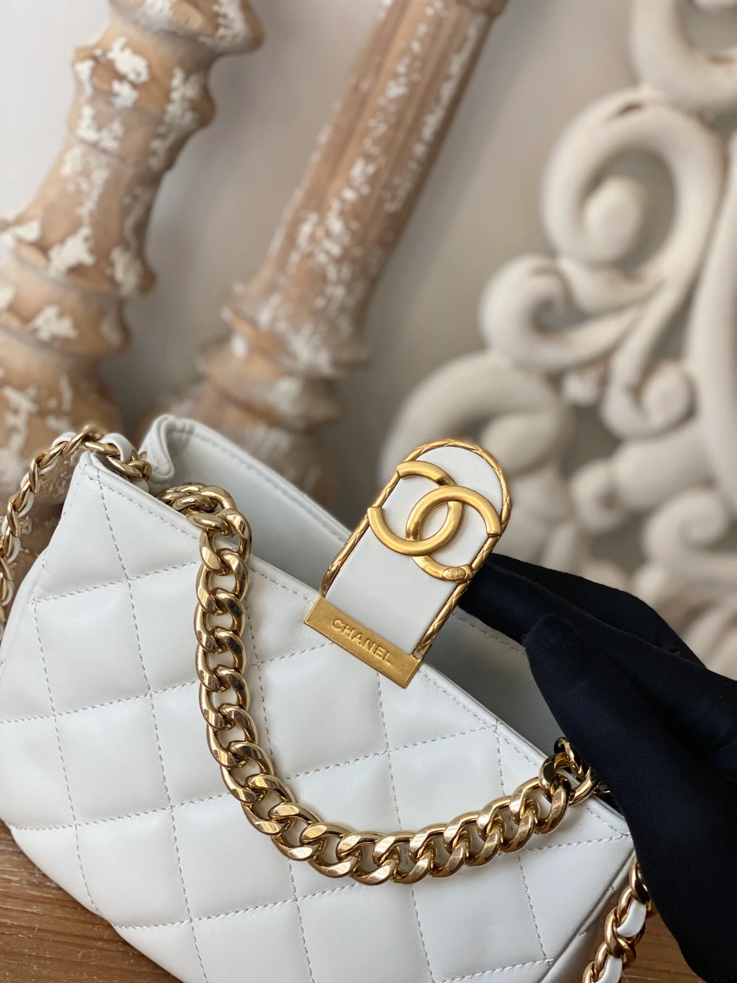 Chanel Small Hobo Bag Gold Hardware White For Women, Women&rsquo;s Handbags, Shoulder Bags 7.5in/19cm