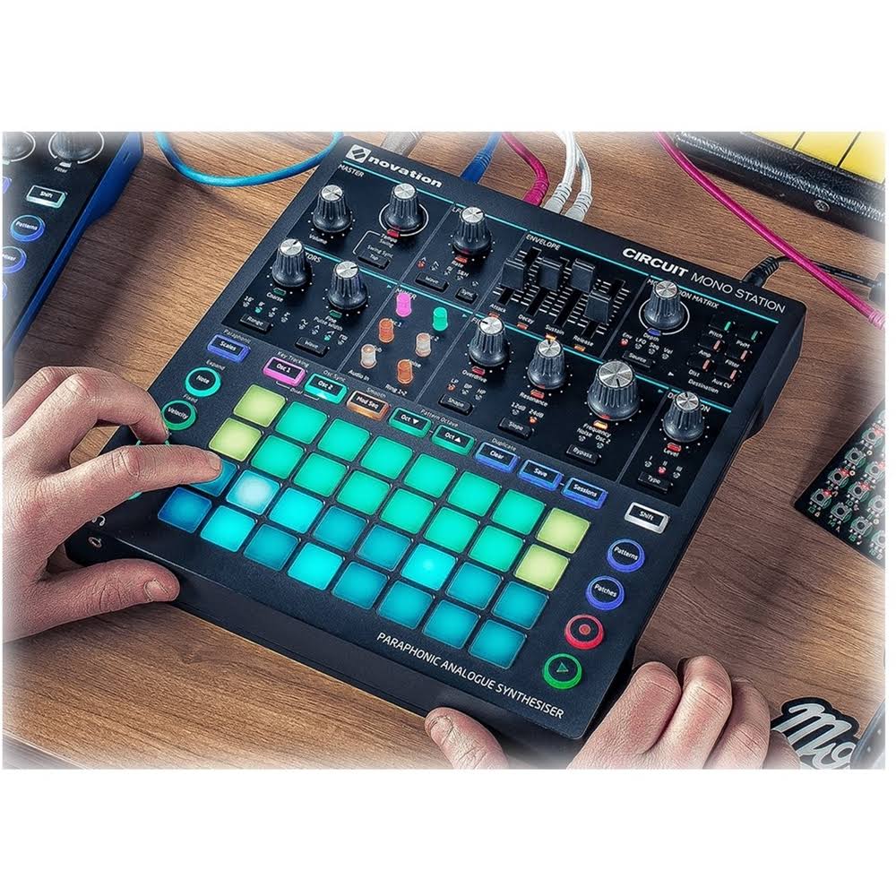 Novation Circuit Mono Station - Paraphonic Analog Synthesizer