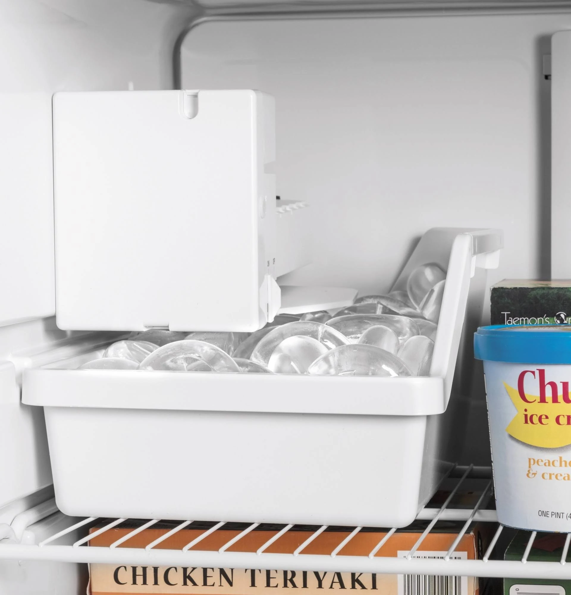 GE 17.5 cu.ft. White Top Freezer Refrigerator - Energy Star - GIE18DTNRWW