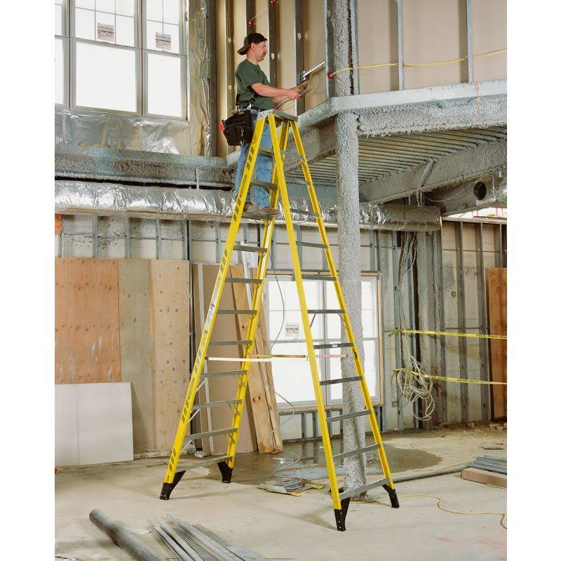 Werner 7305S 5 ft. Type IAA Fiberglass Step Ladder with Shelf