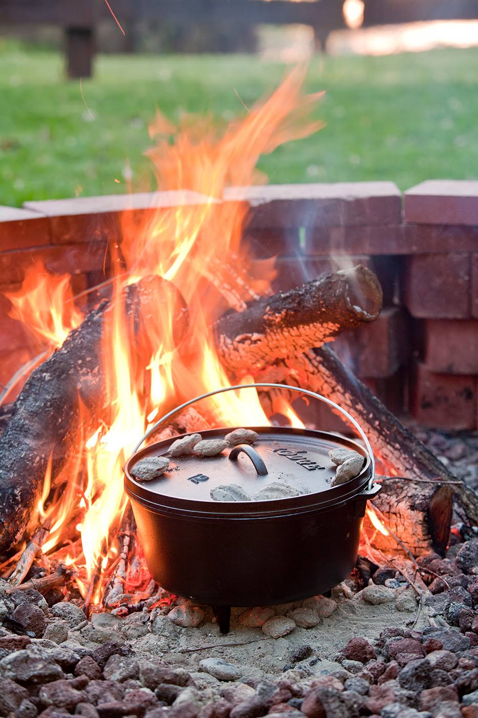 Lodge D12DCO3 Cast Iron Dutch Oven, Black, 8 qt