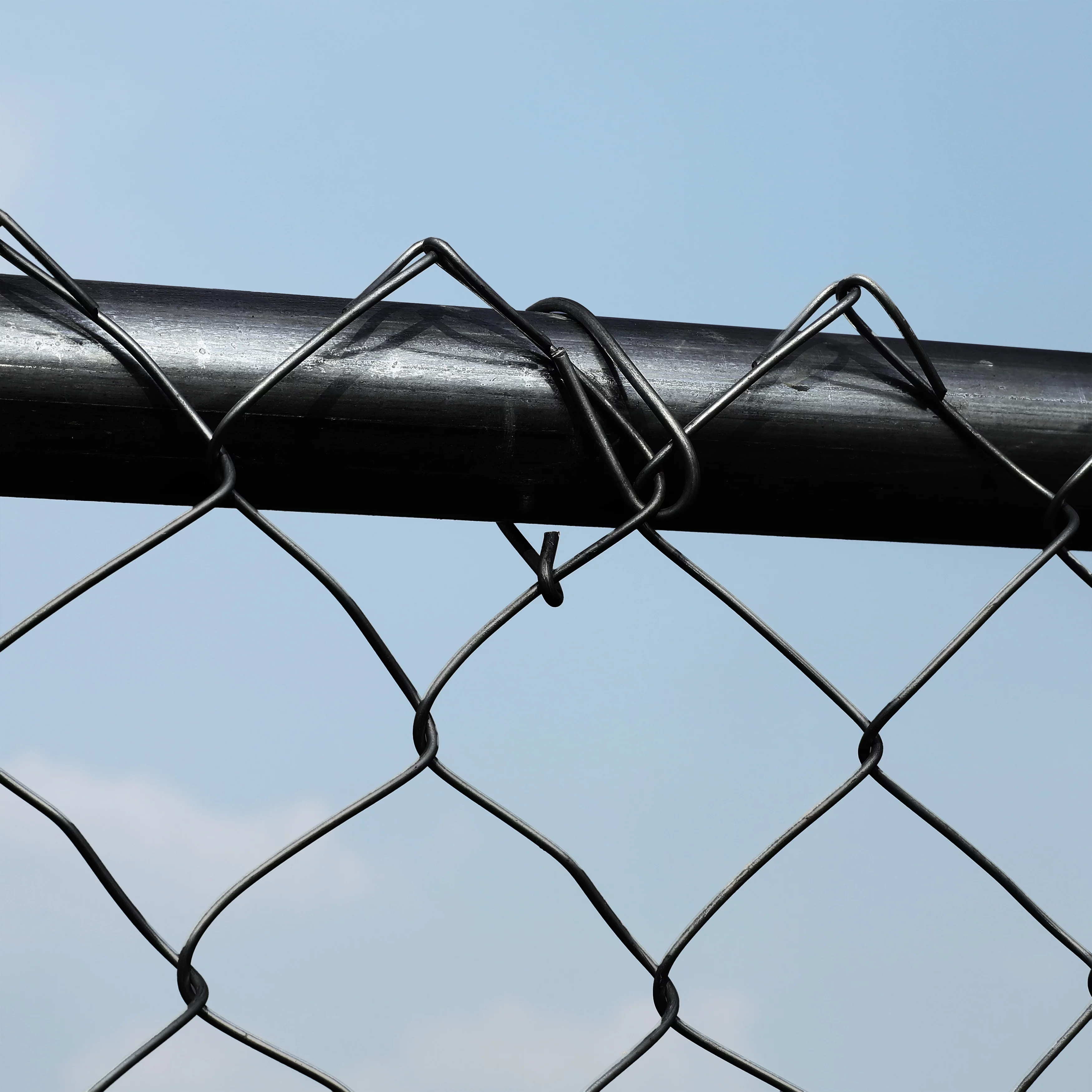 ALEKO KITCLFB9.5G4X50 DIY Chain Link Steel Fence 4X50 ft PVC Coated Black
