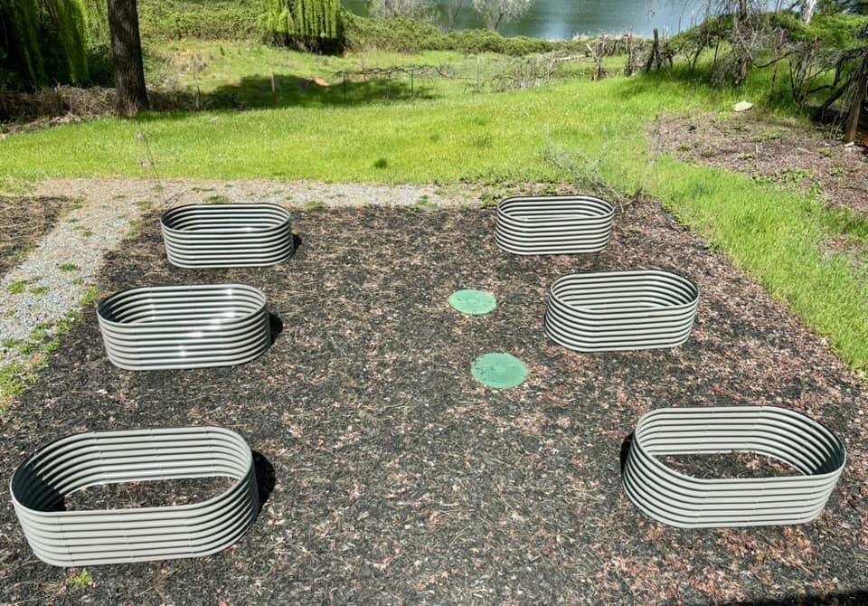 A ANLEOLIFE 8X4X1.5 ft Galvanized Raised Garden Beds Outdoor, Oval Large Metal Planter Box for Planting Vegetables Flowers Herb