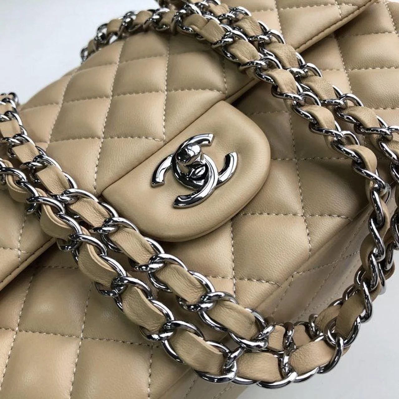 Chanel Classic Handbag Silver Hardware BeigeFor Women, Women&rsquo;s Bags, Shoulder And Crossbody Bags 10.2in/26cm A01112