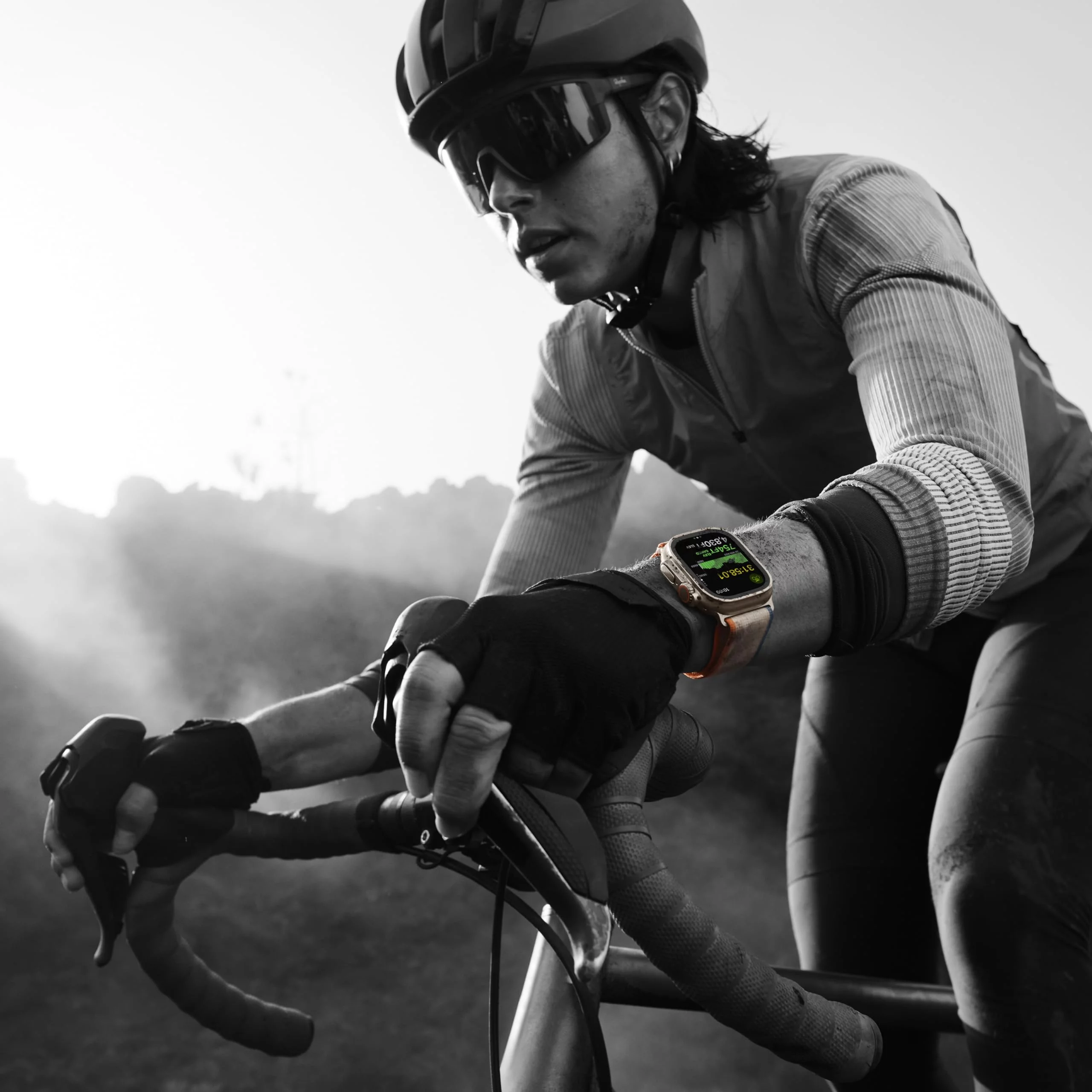Apple Watch Ultra 2 [GPS + Cellular 49mm] Smartwatch with Rugged Titanium Case & Green/Grey Trail Loop S/M. (Carbon Neutral)