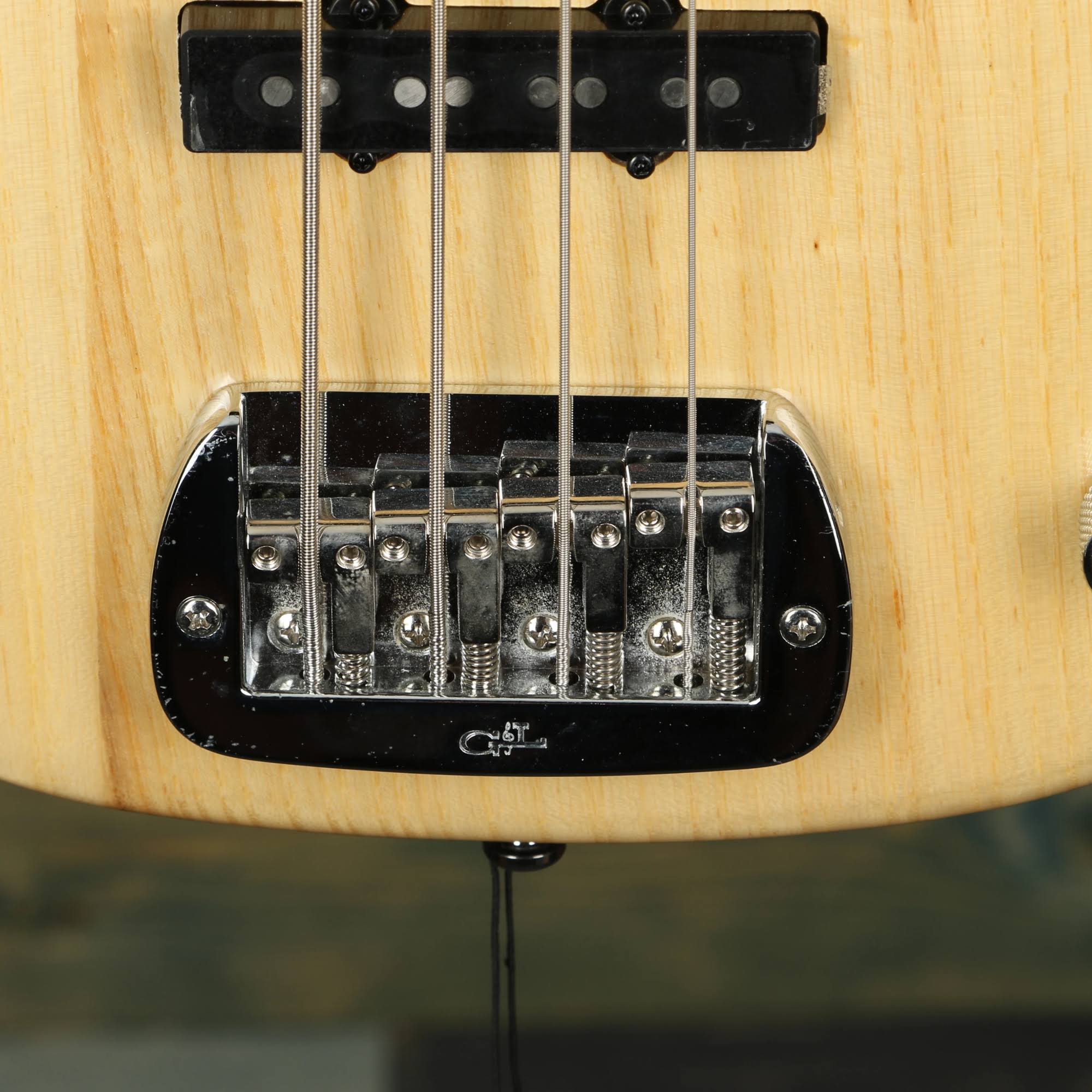 Gu0026L Tribute JB2 4-String Electric Bass Natural Gloss Rosewood Fretboard