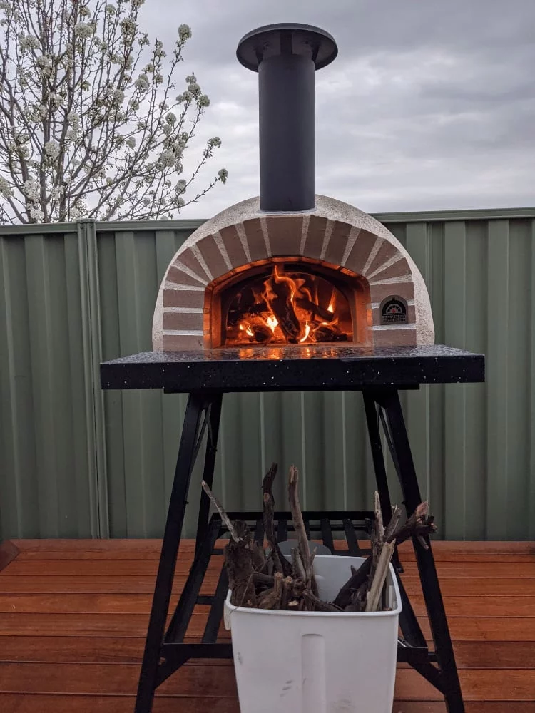Wood Fired Cement Outdoor Pizza Oven / Clay Pizza Ovens with Real Brick Front - OP60